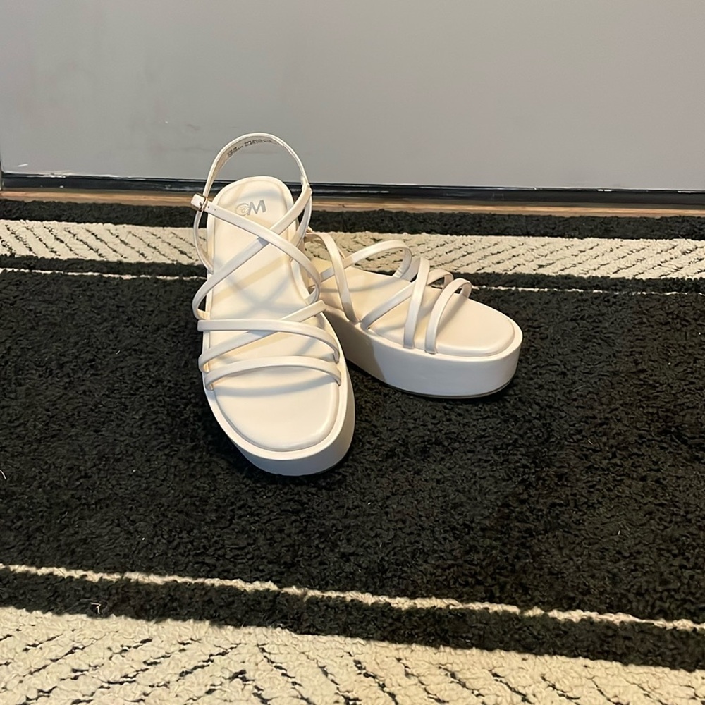 Chelsea Moreland Beige Mulan Sandals